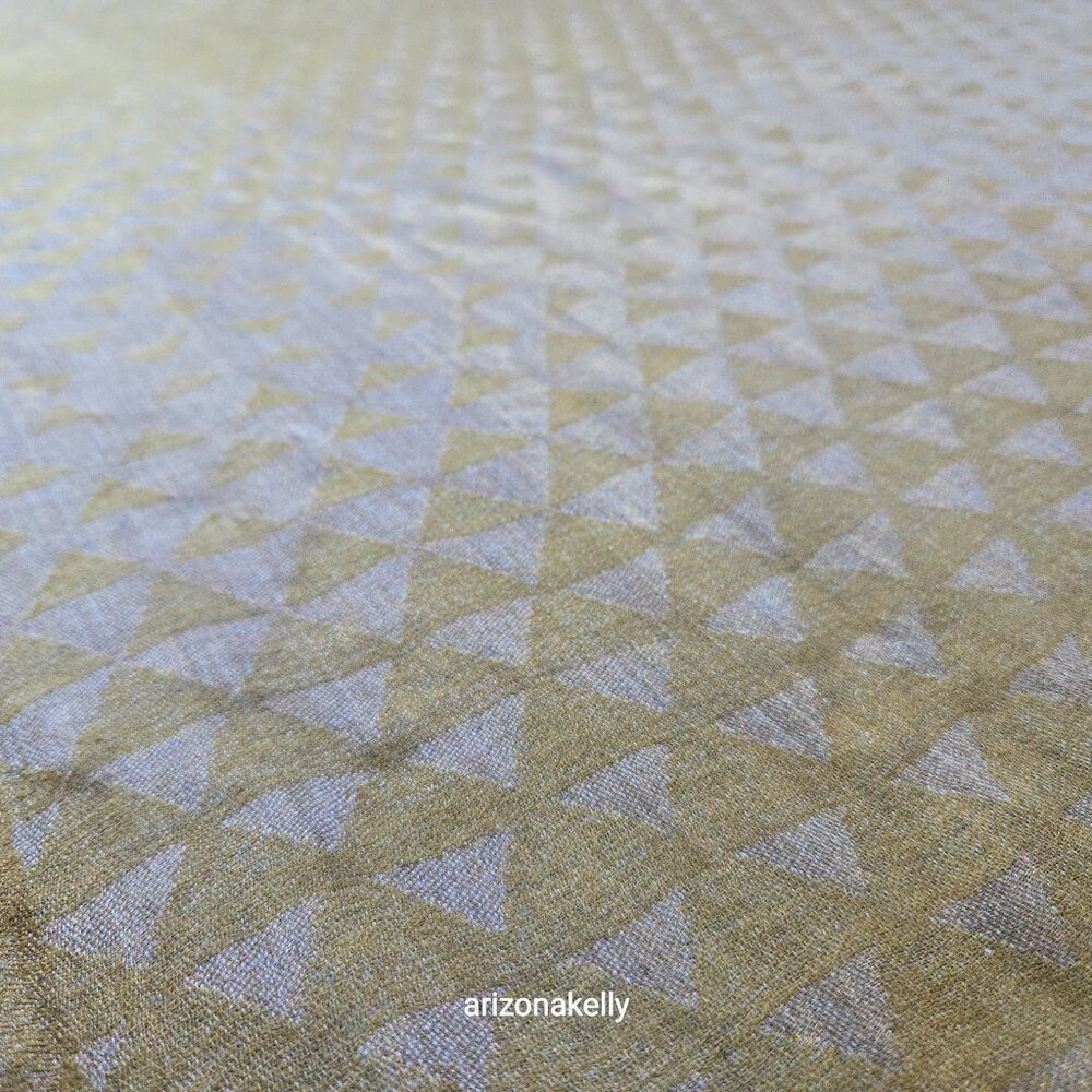 NWOT Cashmere Woven Scarf Lightweight Triangle Pattern With Subtle Gold Shimmer - Picture 8 of 16